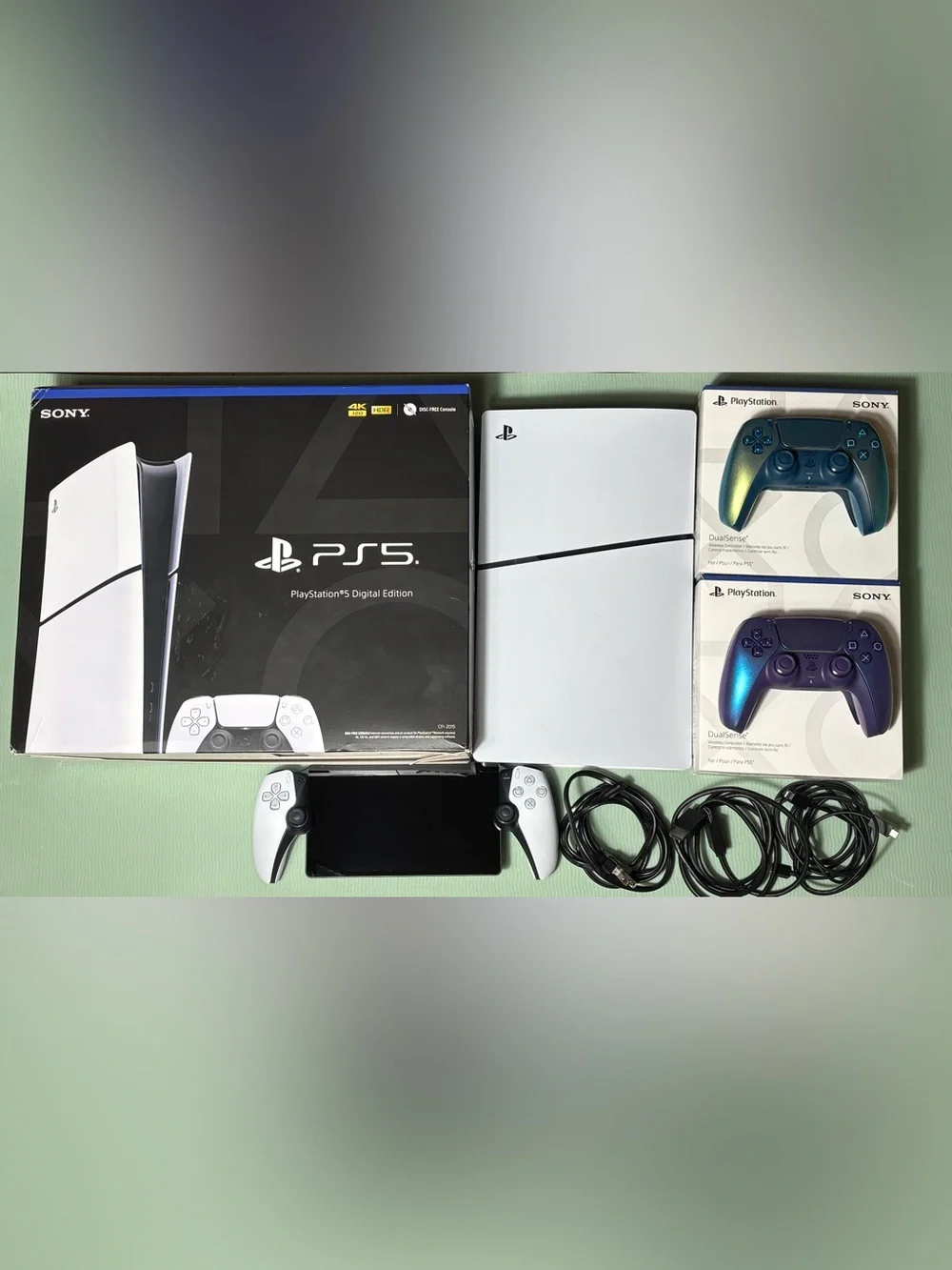Sony PlayStation 5 PS5 digital edition 1Tb, PS5 portal and two controller